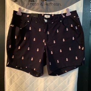 18W Crown & Ivy shorts